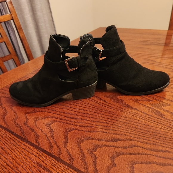 Karyn's Boots - Picture 5 of 7